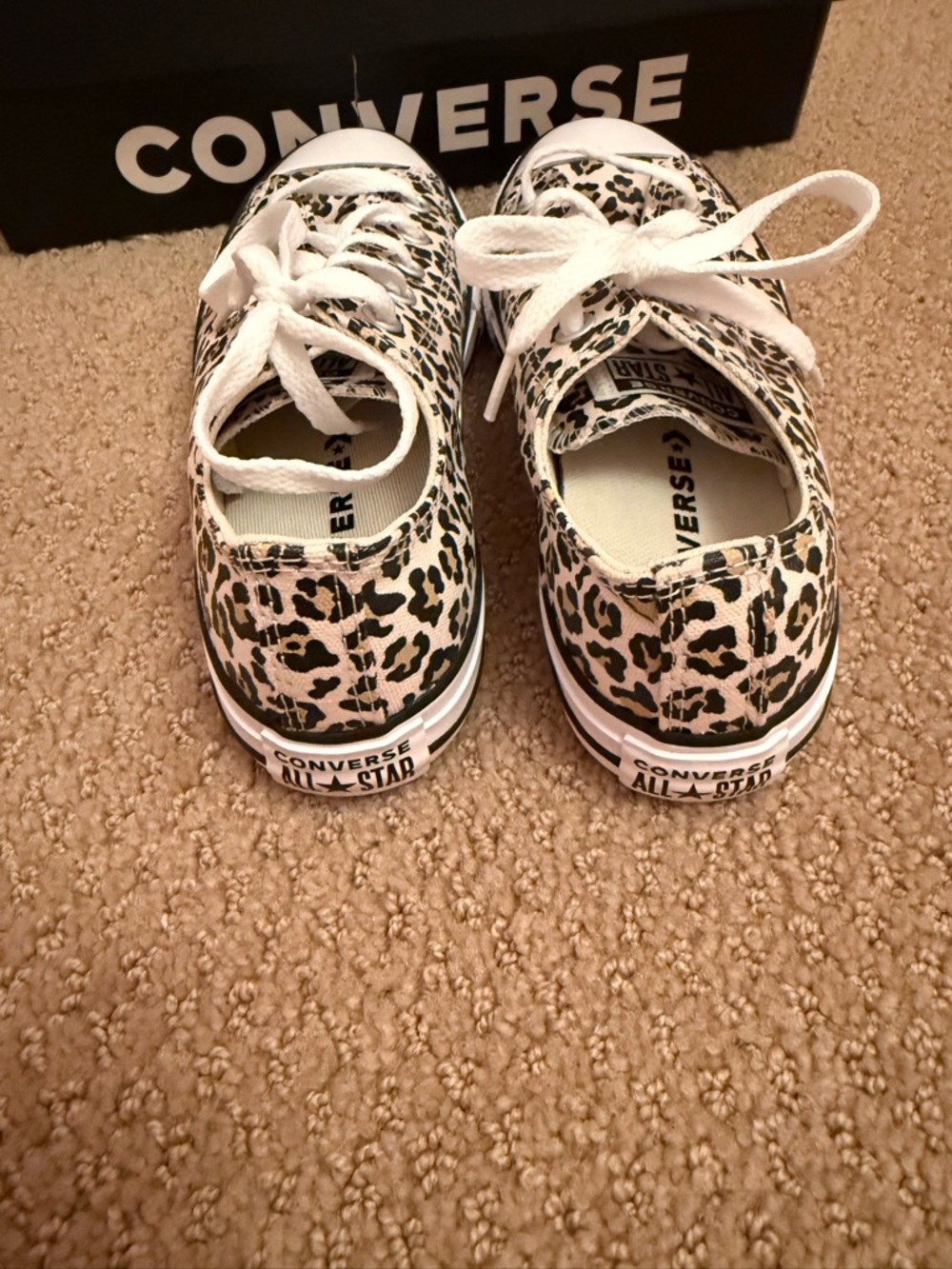 New in box. Converse leopard low sneakers. Size 2 - Picture 4 of 5